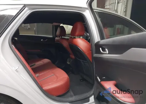 2024 Kia K5 Gt-Line z USA, uszkodzony, nr VIN 5XXG64J22RG233443